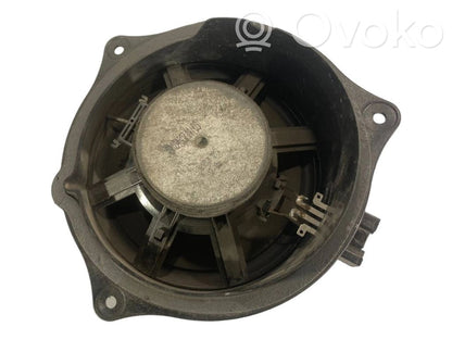 Динамик(и) в передней двери