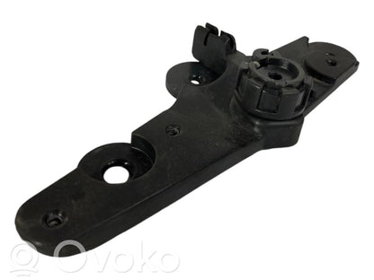 Dzinēja pārsega attaisīšanas rokturītis