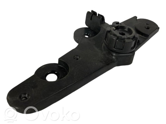 Dzinēja pārsega attaisīšanas rokturītis