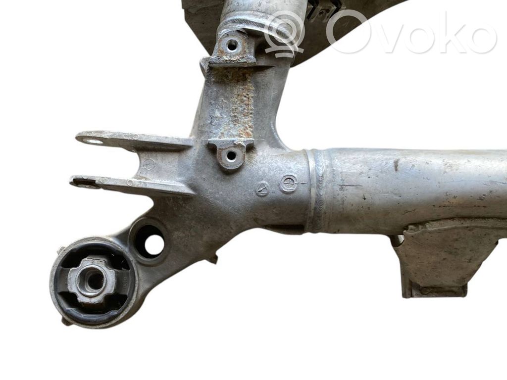 Pusrāmis aizmugurējais / priekšējais