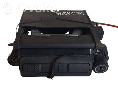 Aizvēršanas rokturis (aizmugurējā pārsega)