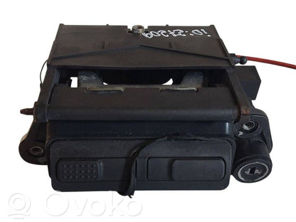 Aizvēršanas rokturis (aizmugurējā pārsega)