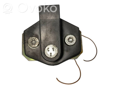 Priekšpusē slēdzenes cilpa