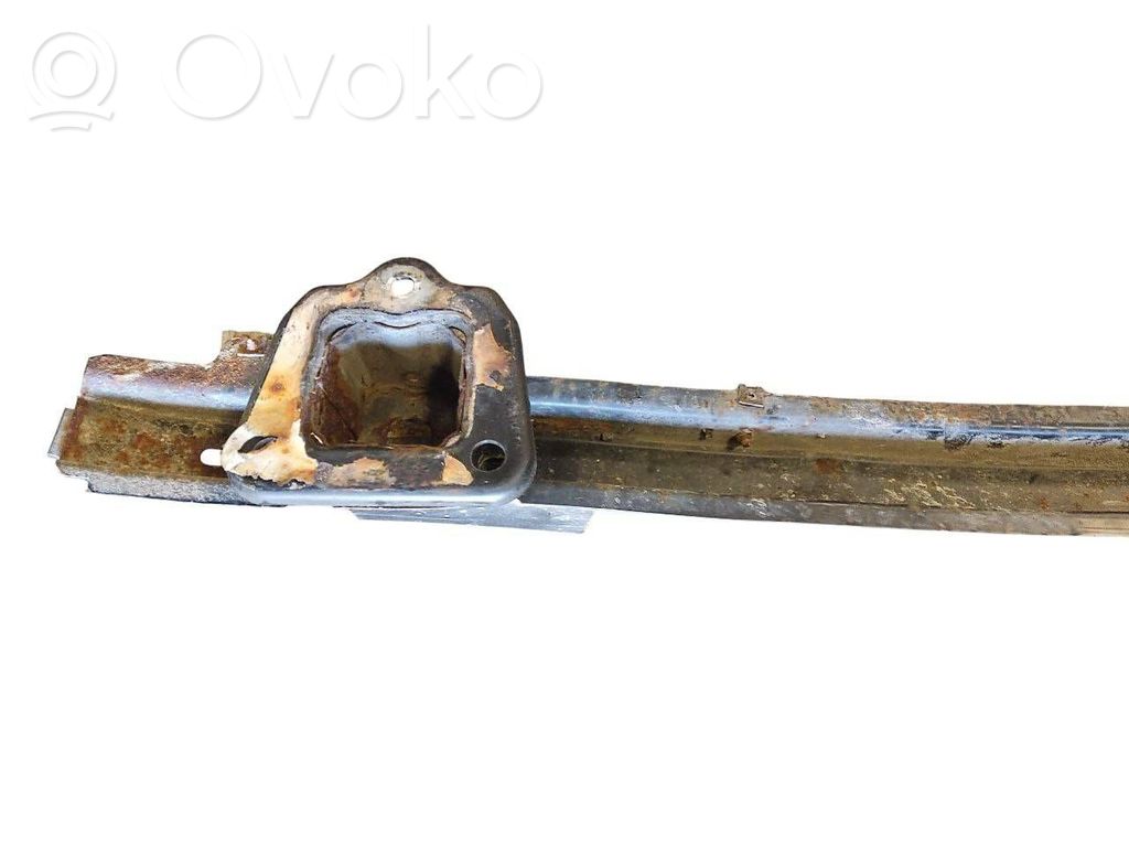 Aizmugurē bampera balka