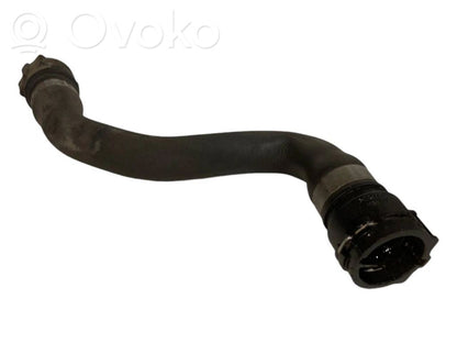 Caurulīte (-es) / šļūtene (-es)