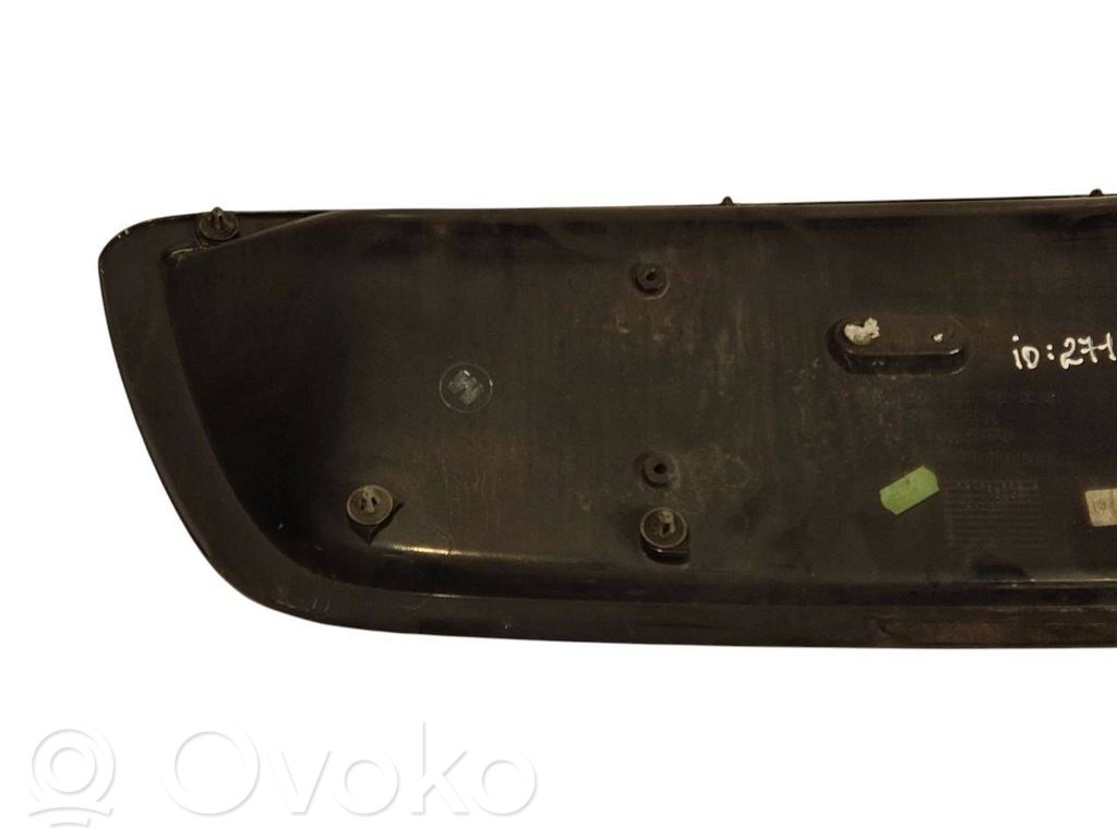 Bagāžnieka numura zīmes apgaismojuma līste