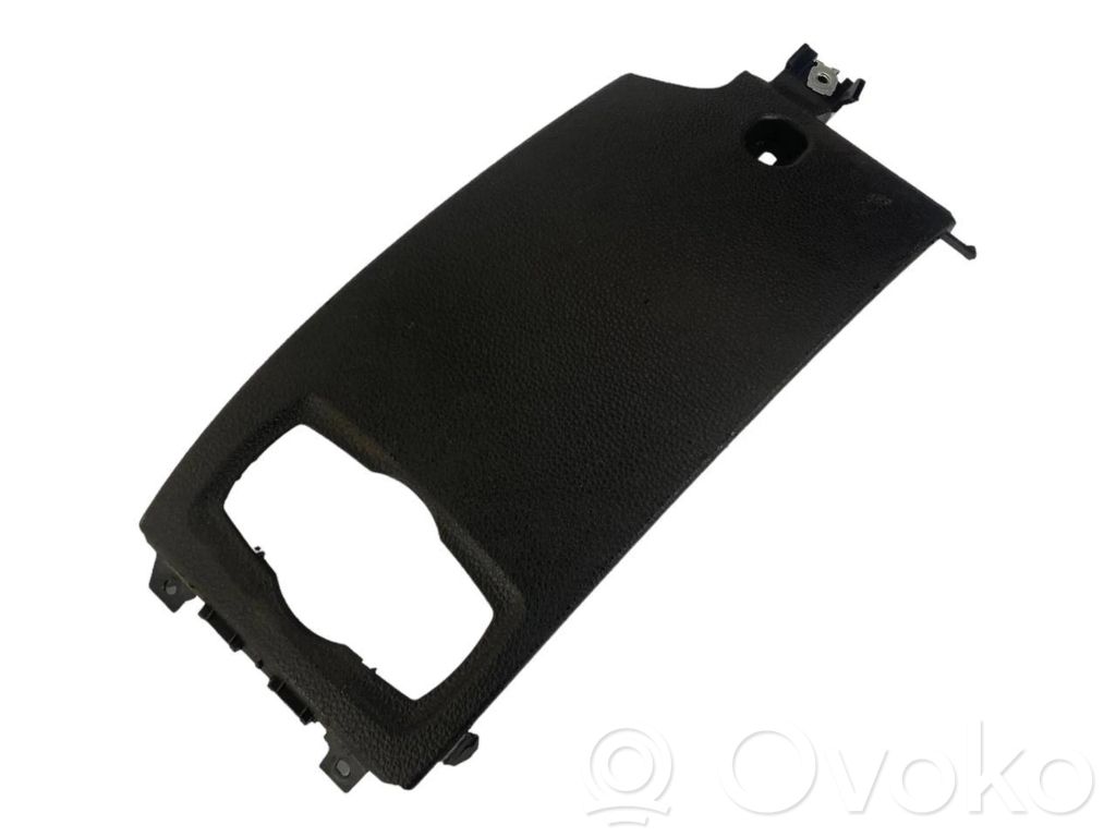 Декоративный щиток панели (нижний)