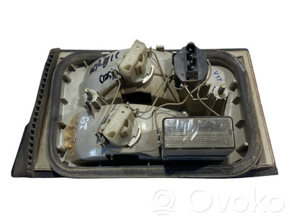 Aizmugurējais lukturis pārsegā