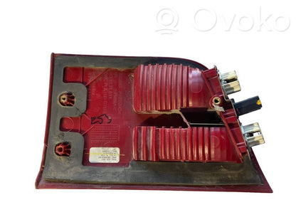 Aizmugurējais lukturis pārsegā