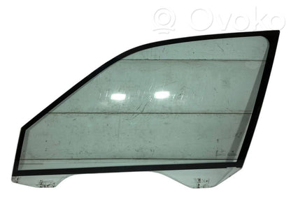 priekšējo durvju stikls (četrdurvju mašīnai)