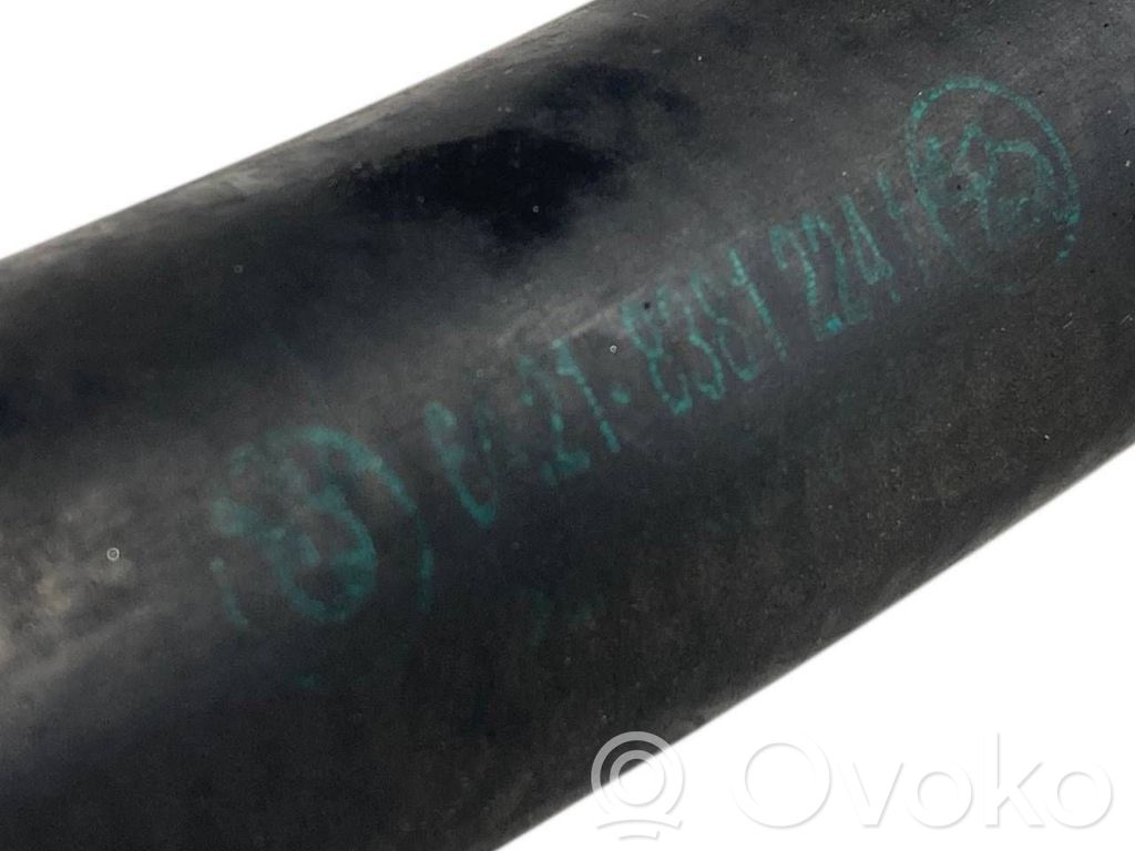 Caurulīte (-es) / šļūtene (-es)