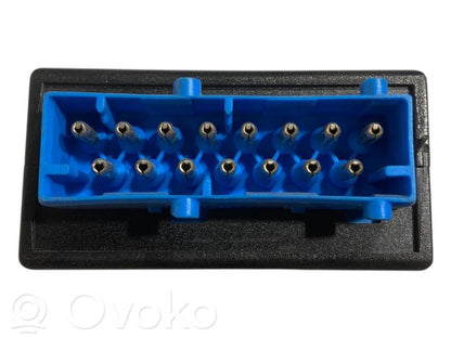 Logu tīrītāju relejs