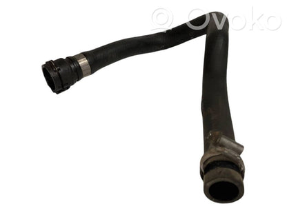 Caurulīte (-es) / šļūtene (-es)