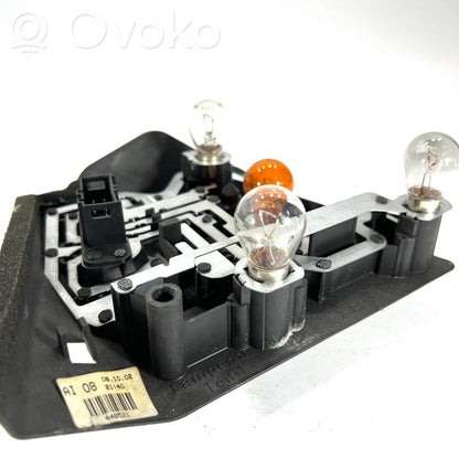 Держатель крышки заднего фонаря