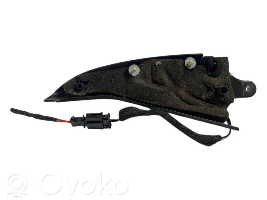 Augsto frekvenču skaļrunis (-i) priekšējās durvīs