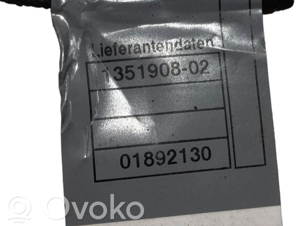 Priekšējo durvju roktura apgaismojums (ārpusē)