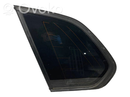 Aizmugurējais virsbūves sānu stikls