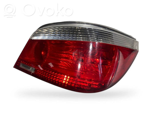 Aizmugurējais lukturis virsbūvē