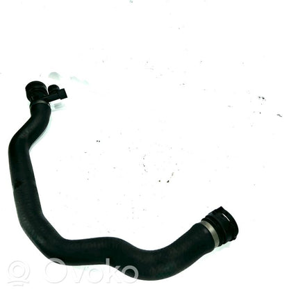 Caurulīte (-es) / šļūtene (-es)