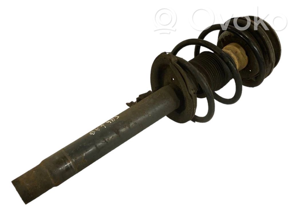 Priekšpusē amortizators ar atsperi