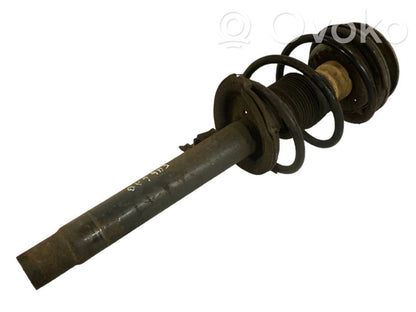 Priekšpusē amortizators ar atsperi