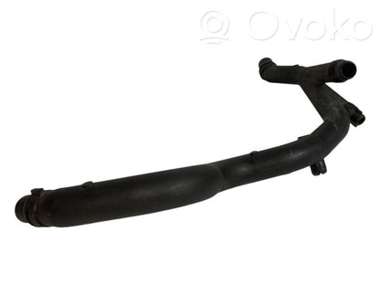 Caurulīte (-es) / šļūtene (-es)