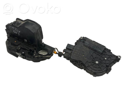 Aizmugurē slēdzene