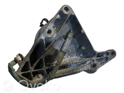 Engine mounting bracket