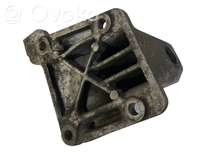 Engine mounting bracket