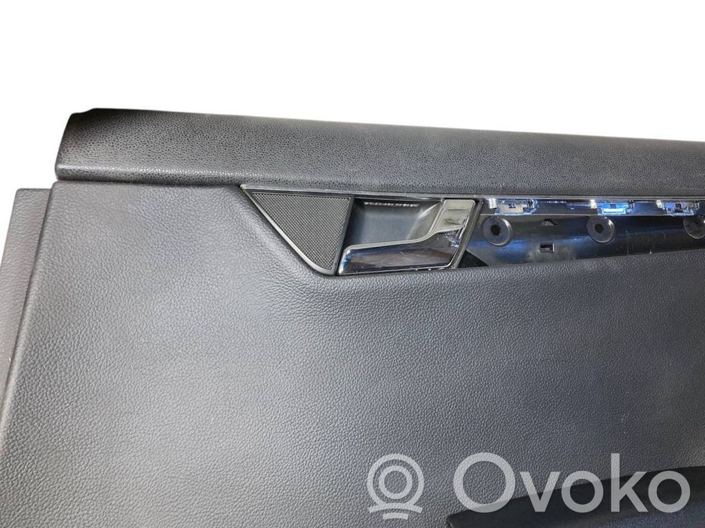 Apšuvums aizmugurējām durvīm