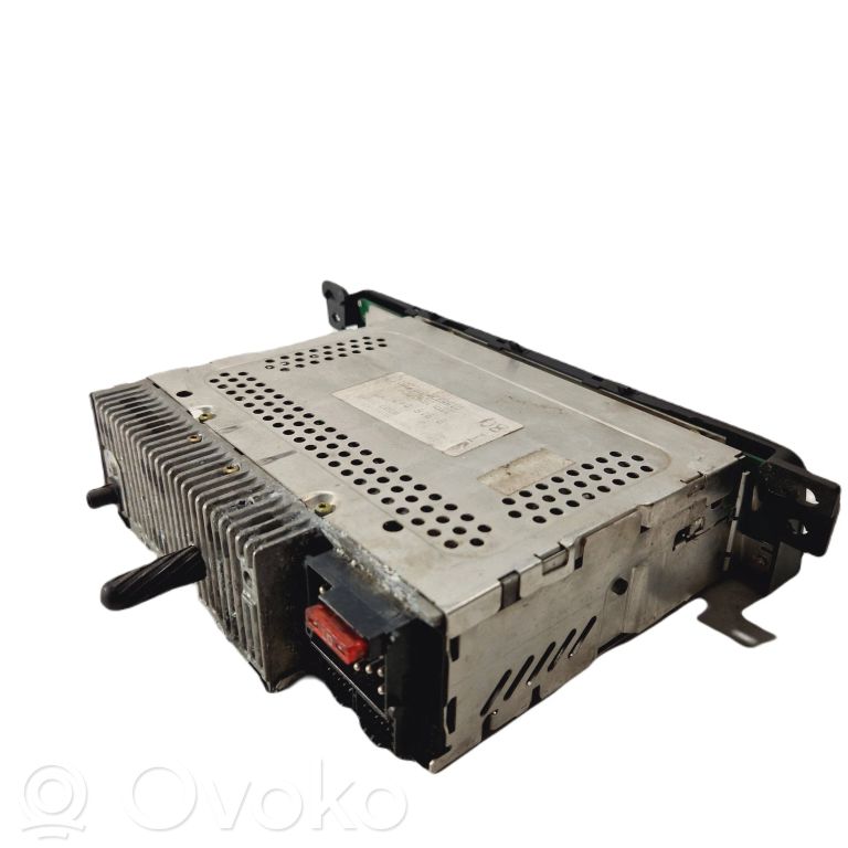 Radio / CD/DVD atskaņotājs / navigācija