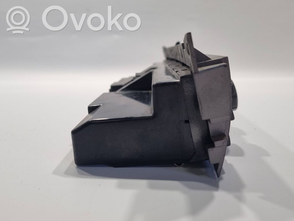 Air conditioning / climate control / interior heating control unit (in the passenger compartment)