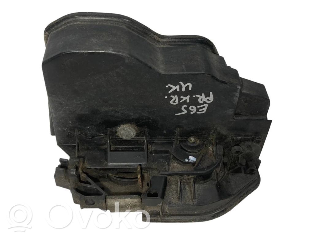 Priekšpusē slēdzene