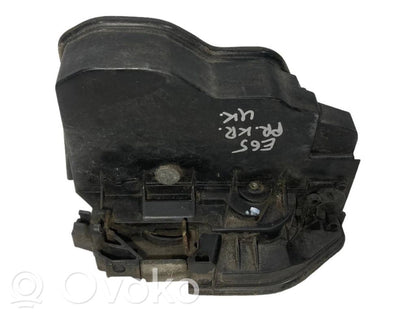 Priekšpusē slēdzene