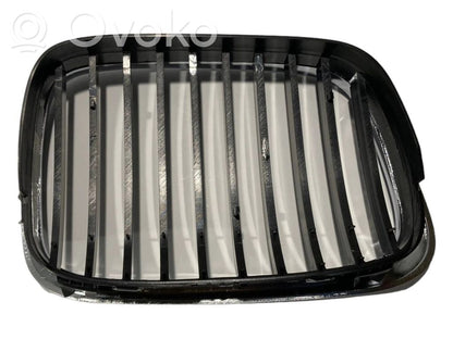 Bonnet decorative grille