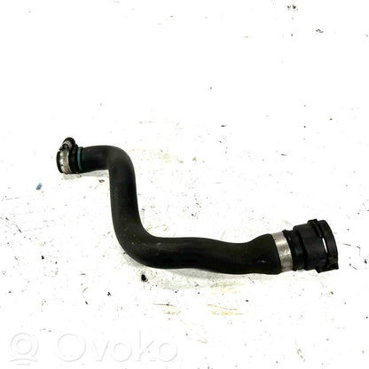 Caurulīte (-es) / šļūtene (-es)