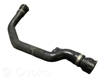 Caurulīte (-es) / šļūtene (-es)