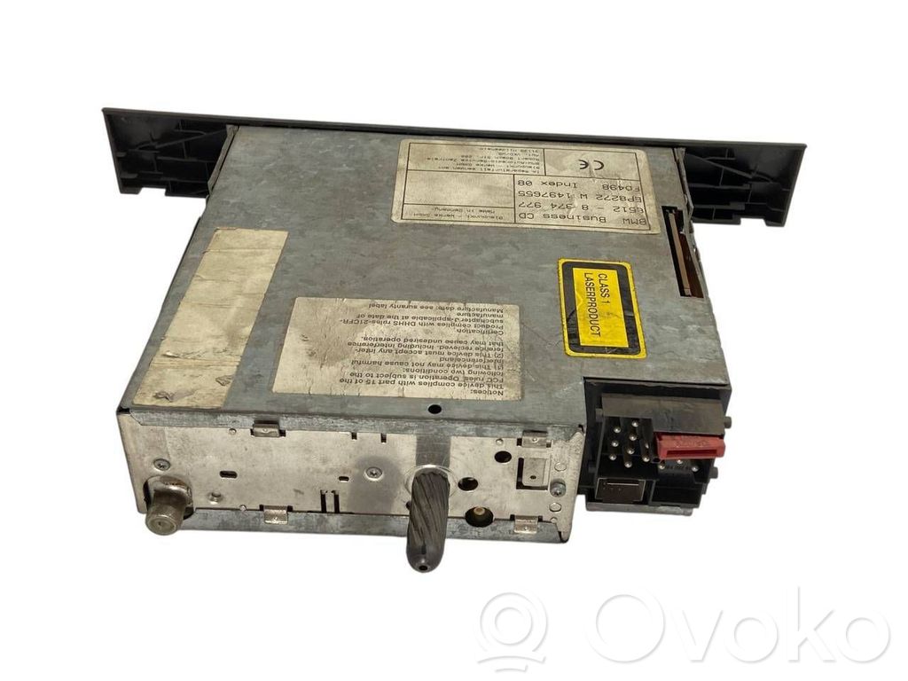 Radio / CD/DVD atskaņotājs / navigācija