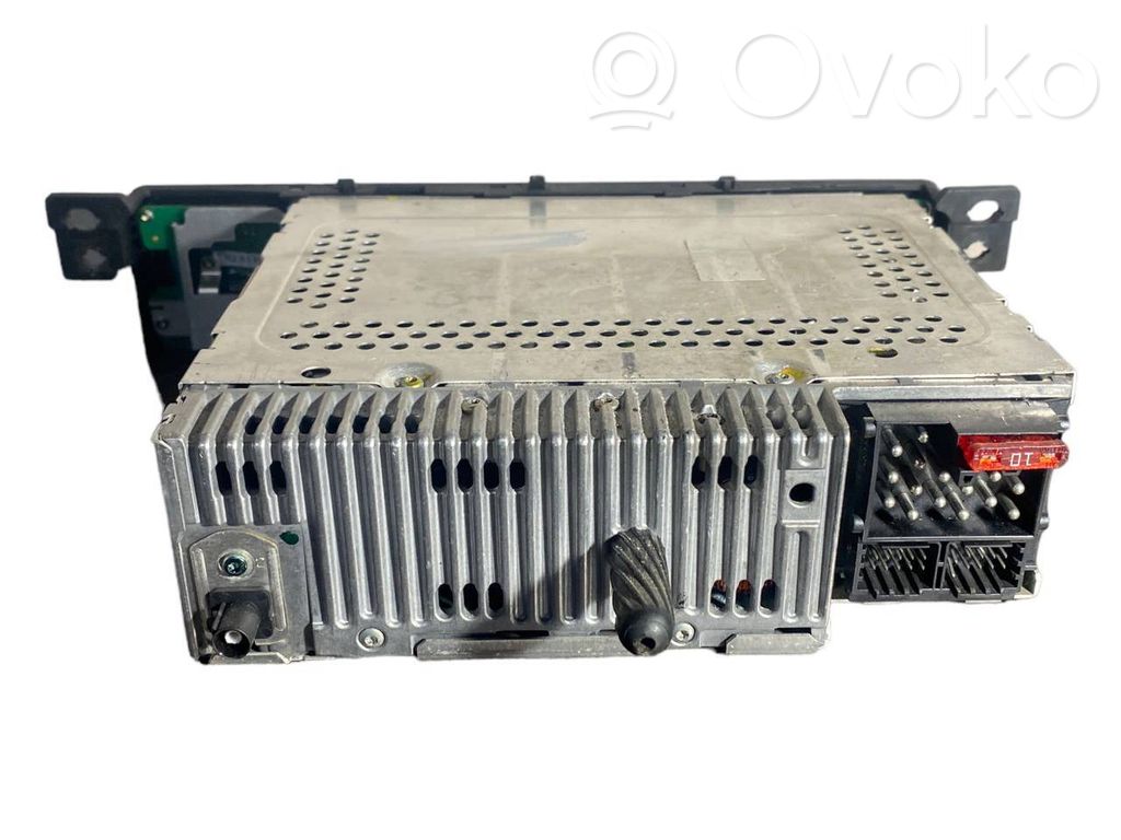 Radio / CD/DVD atskaņotājs / navigācija