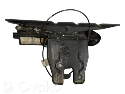 Aizmugurējā pārsega slēdzene