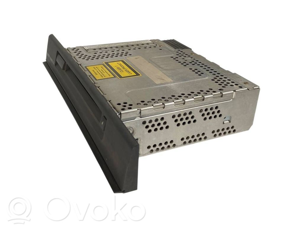 Radio / CD/DVD atskaņotājs / navigācija