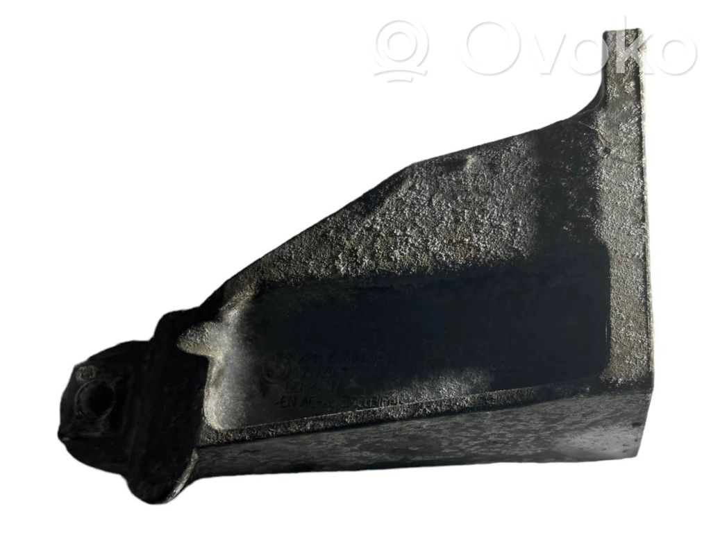 Engine mounting bracket