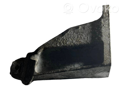 Engine mounting bracket