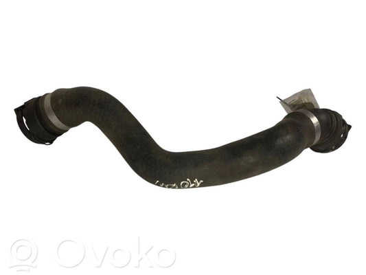 Caurulīte (-es) / šļūtene (-es)