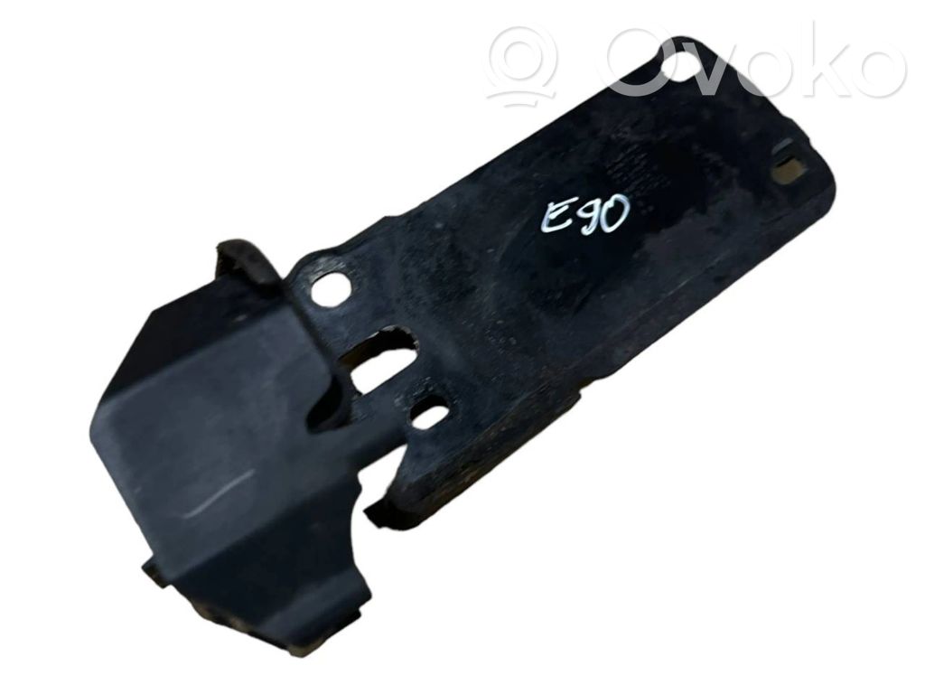 Radiator(s) holder/bracket