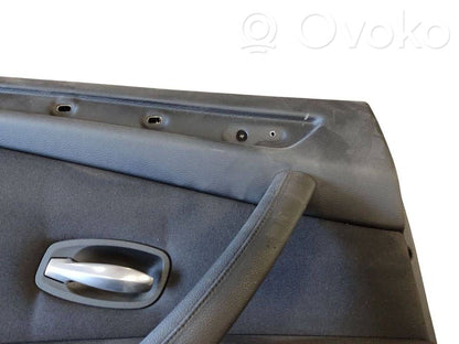 Apšuvums aizmugurējām durvīm