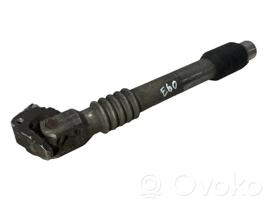 Steering wheel axle cross-joint