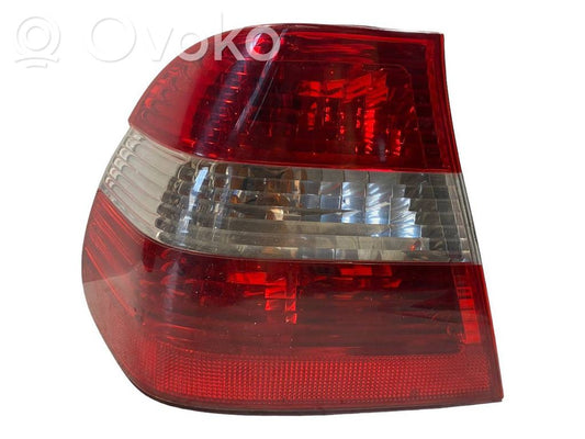 Aizmugurējais lukturis virsbūvē