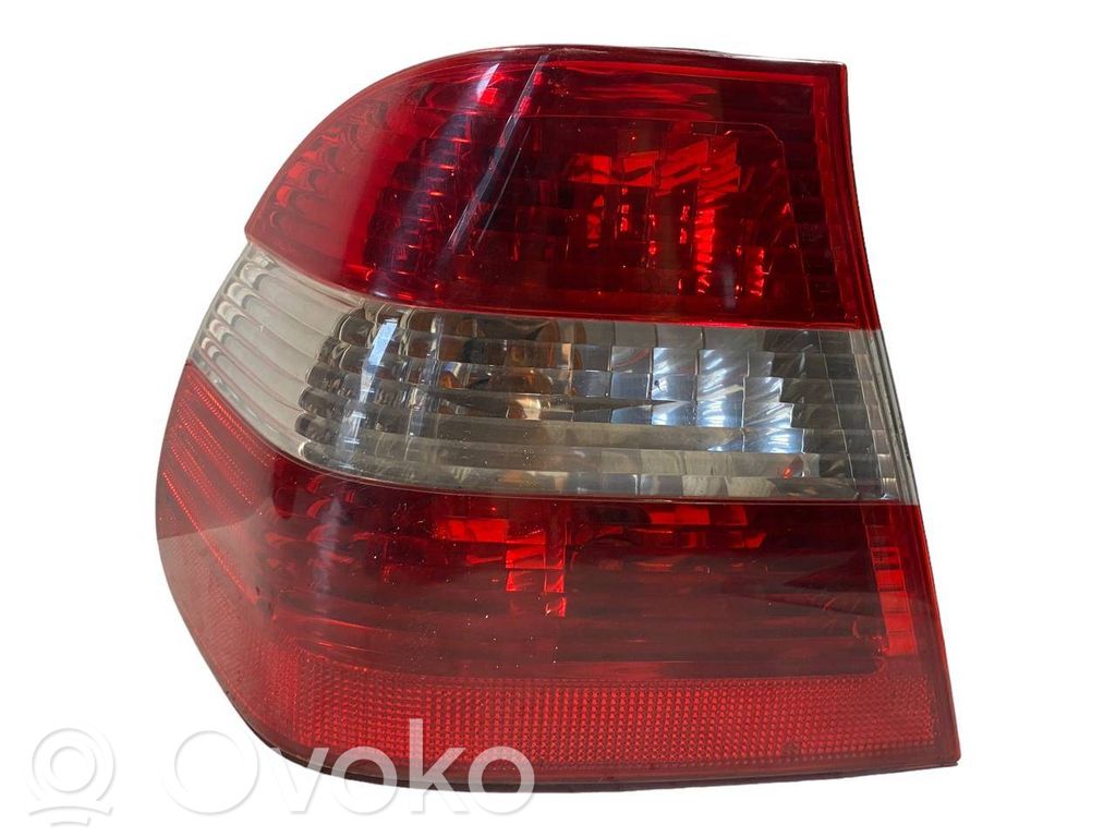 Aizmugurējais lukturis virsbūvē