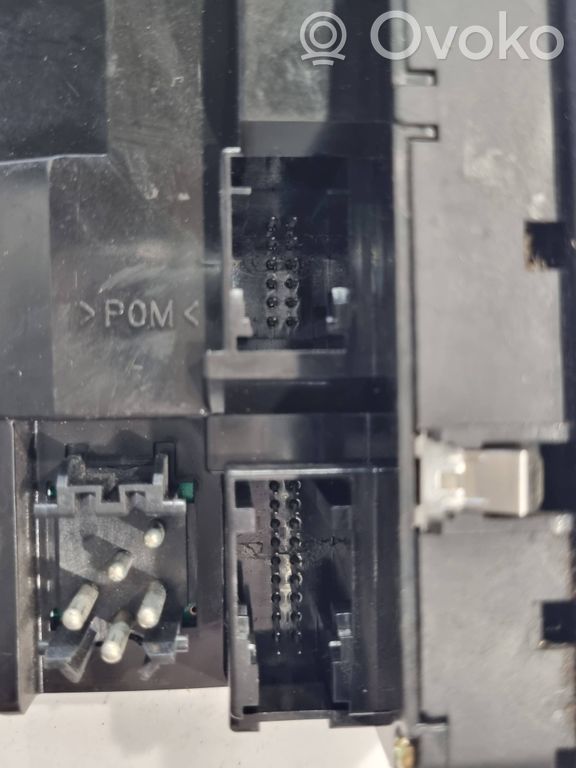 Window lift control switch(es)